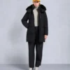 Chaqueta 3Q con ribete de piel de oveja Nyluxe Chelia Chaqueta 3Q con ribete de piel de oveja Nyluxe Chelia