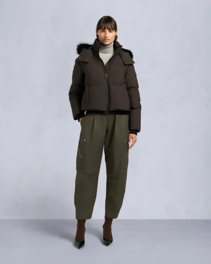 Chaqueta acolchada con ribete de piel de oveja Nyluxe Misti Chaqueta acolchada con ribete de piel de oveja Nyluxe Misti