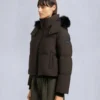 Chaqueta acolchada con ribete de piel de oveja Nyluxe Misti Chaqueta acolchada con ribete de piel de oveja Nyluxe Misti
