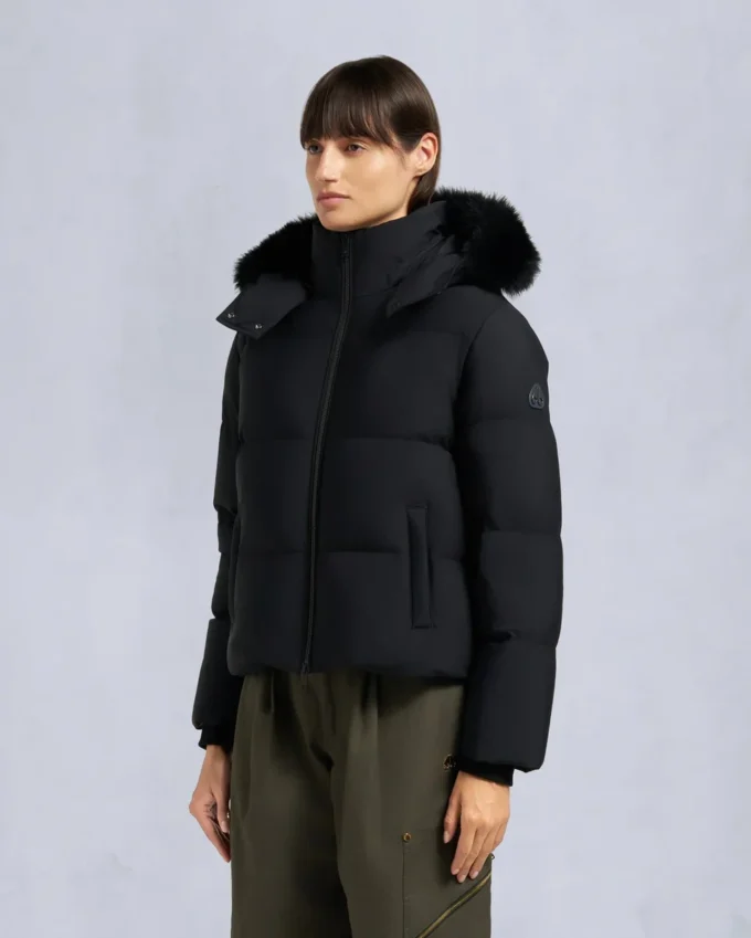 Chaqueta acolchada con ribete de piel de oveja Nyluxe Misti Chaqueta acolchada con ribete de piel de oveja Nyluxe Misti