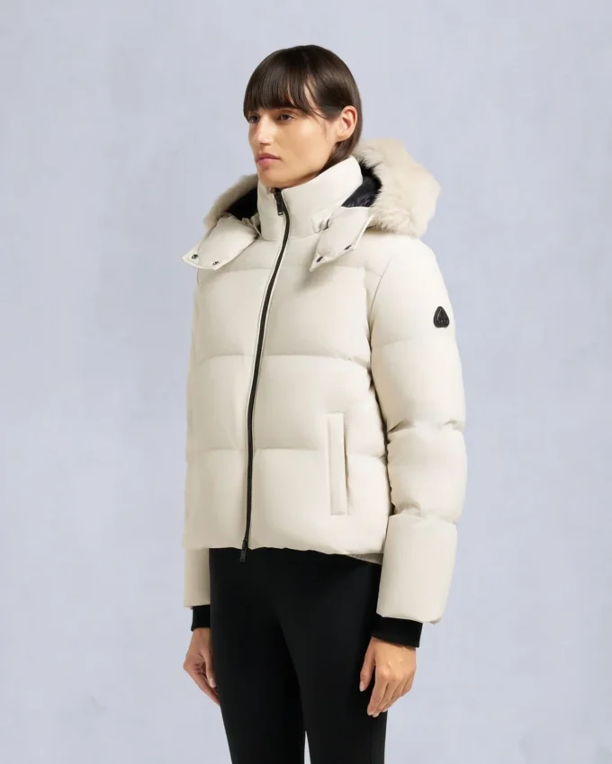 Chaqueta acolchada con ribete de piel de oveja Nyluxe Misti Chaqueta acolchada con ribete de piel de oveja Nyluxe Misti