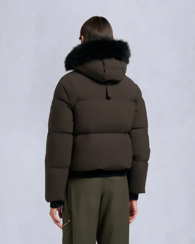 Chaqueta acolchada con ribete de piel de oveja Nyluxe Misti Chaqueta acolchada con ribete de piel de oveja Nyluxe Misti