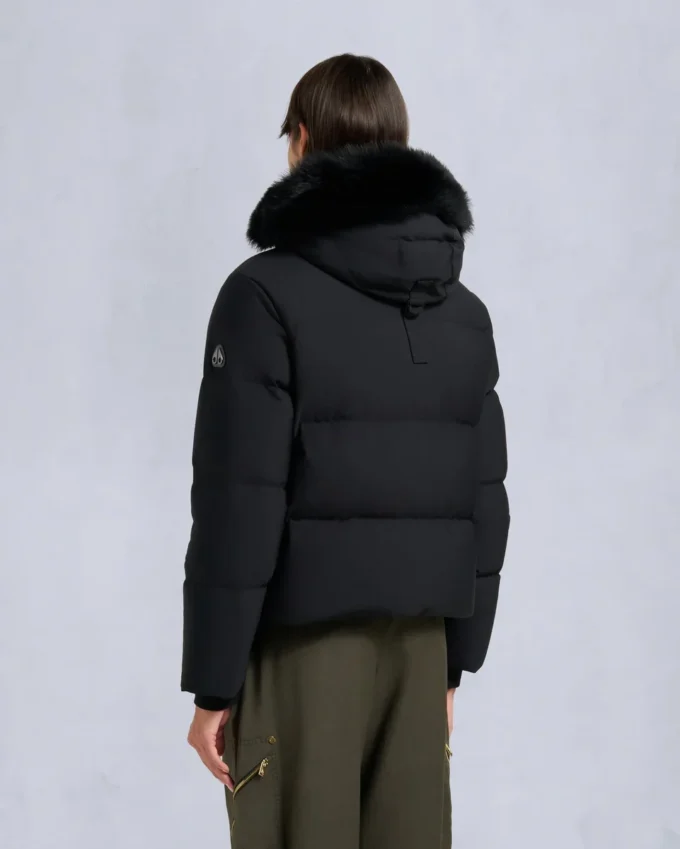 Chaqueta acolchada con ribete de piel de oveja Nyluxe Misti Chaqueta acolchada con ribete de piel de oveja Nyluxe Misti