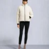 Chaqueta acolchada con ribete de piel de oveja Nyluxe Misti Chaqueta acolchada con ribete de piel de oveja Nyluxe Misti