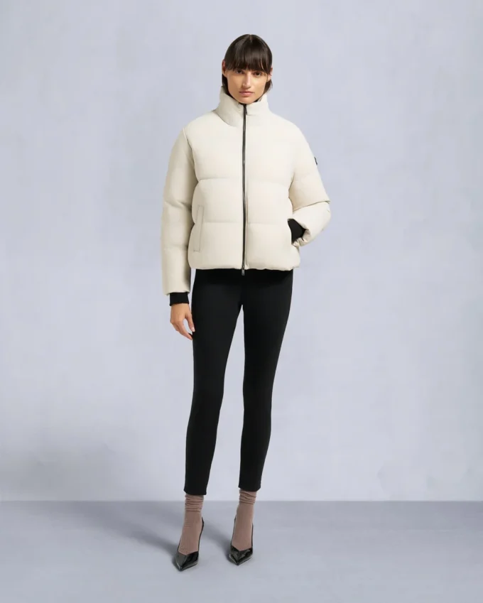 Chaqueta acolchada con ribete de piel de oveja Nyluxe Misti Chaqueta acolchada con ribete de piel de oveja Nyluxe Misti