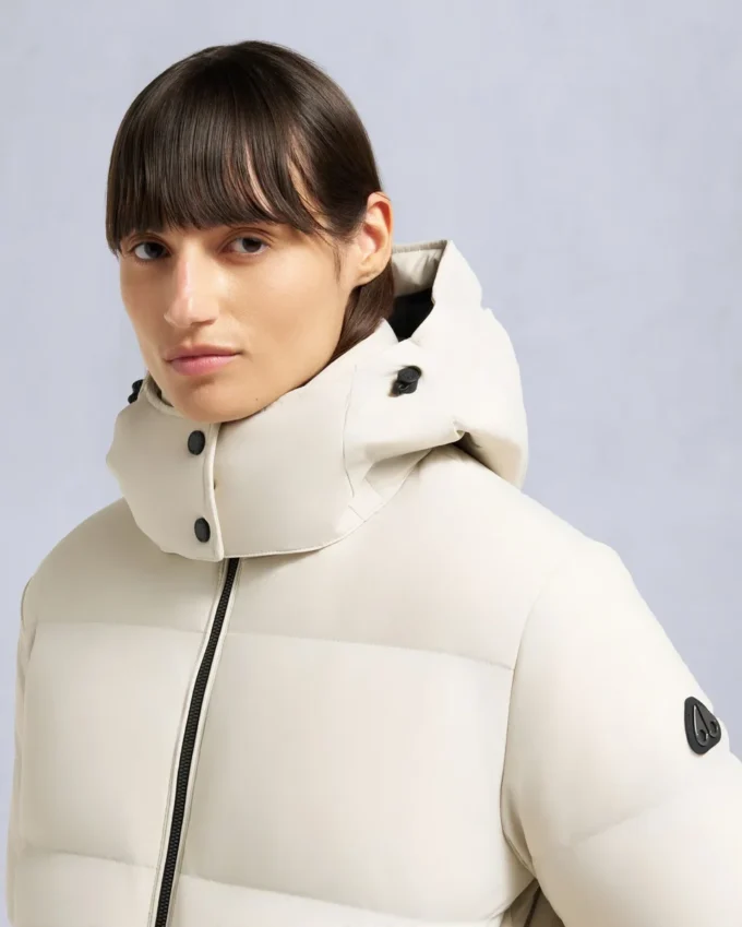 Chaqueta acolchada con ribete de piel de oveja Nyluxe Misti Chaqueta acolchada con ribete de piel de oveja Nyluxe Misti