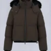 Chaqueta acolchada con ribete de piel de oveja Nyluxe Misti Chaqueta acolchada con ribete de piel de oveja Nyluxe Misti