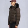 Chaqueta bomber con ribete de piel de oveja Chaqueta bomber con ribete de piel de oveja