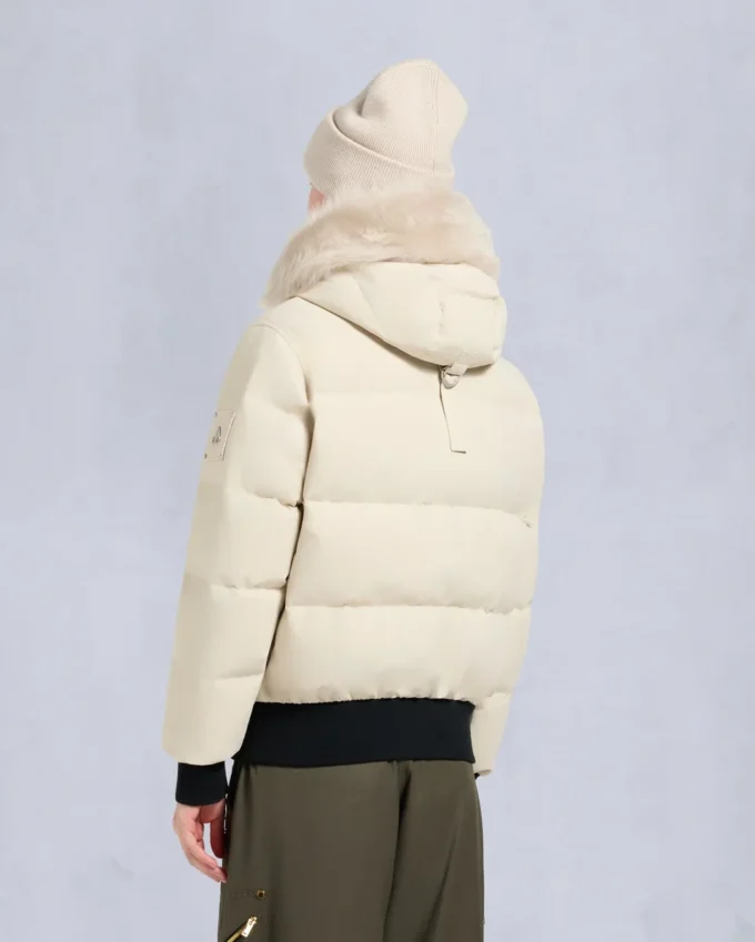 Chaqueta bomber con ribete de piel de oveja Chaqueta bomber con ribete de piel de oveja