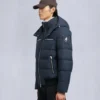 Chaqueta bomber con ribete de piel de oveja Chaqueta bomber con ribete de piel de oveja