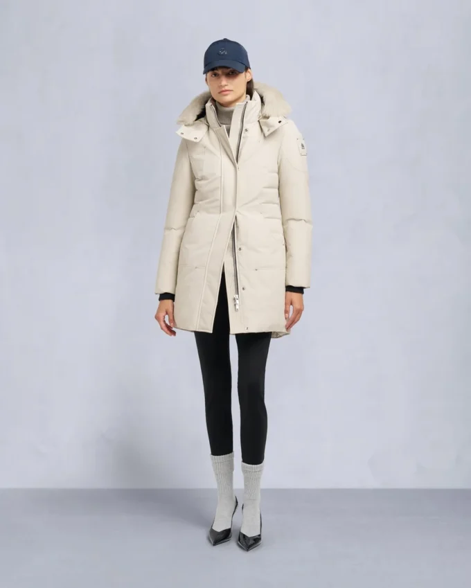 Parka con ribete de piel de oveja Parka con ribete de piel de oveja