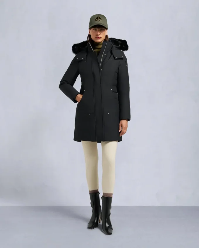Parka con ribete de piel de oveja Parka con ribete de piel de oveja