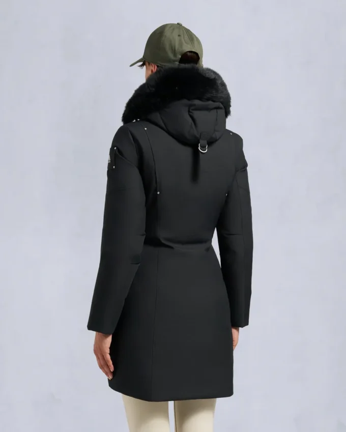 Parka con ribete de piel de oveja Parka con ribete de piel de oveja
