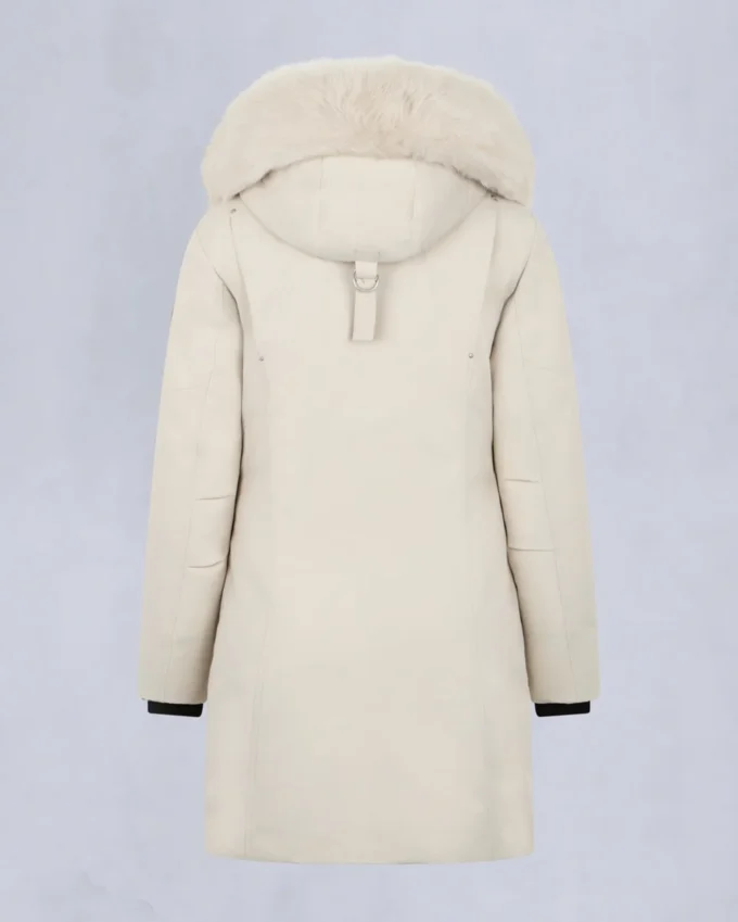 Parka con ribete de piel de oveja Parka con ribete de piel de oveja