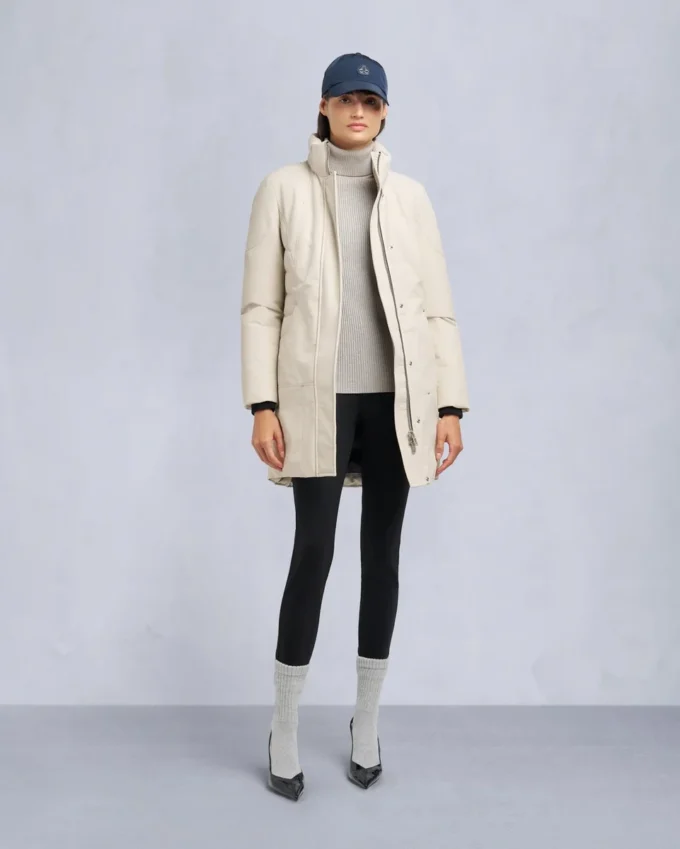 Parka con ribete de piel de oveja Parka con ribete de piel de oveja
