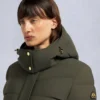 Parka con ribete de piel de oveja Nyluxe Watershed de la serie Gold Parka con ribete de piel de oveja Nyluxe Watershed de la serie Gold